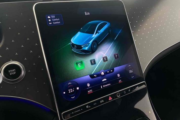 Sølv Mercedes EQE 350+ fra 2022