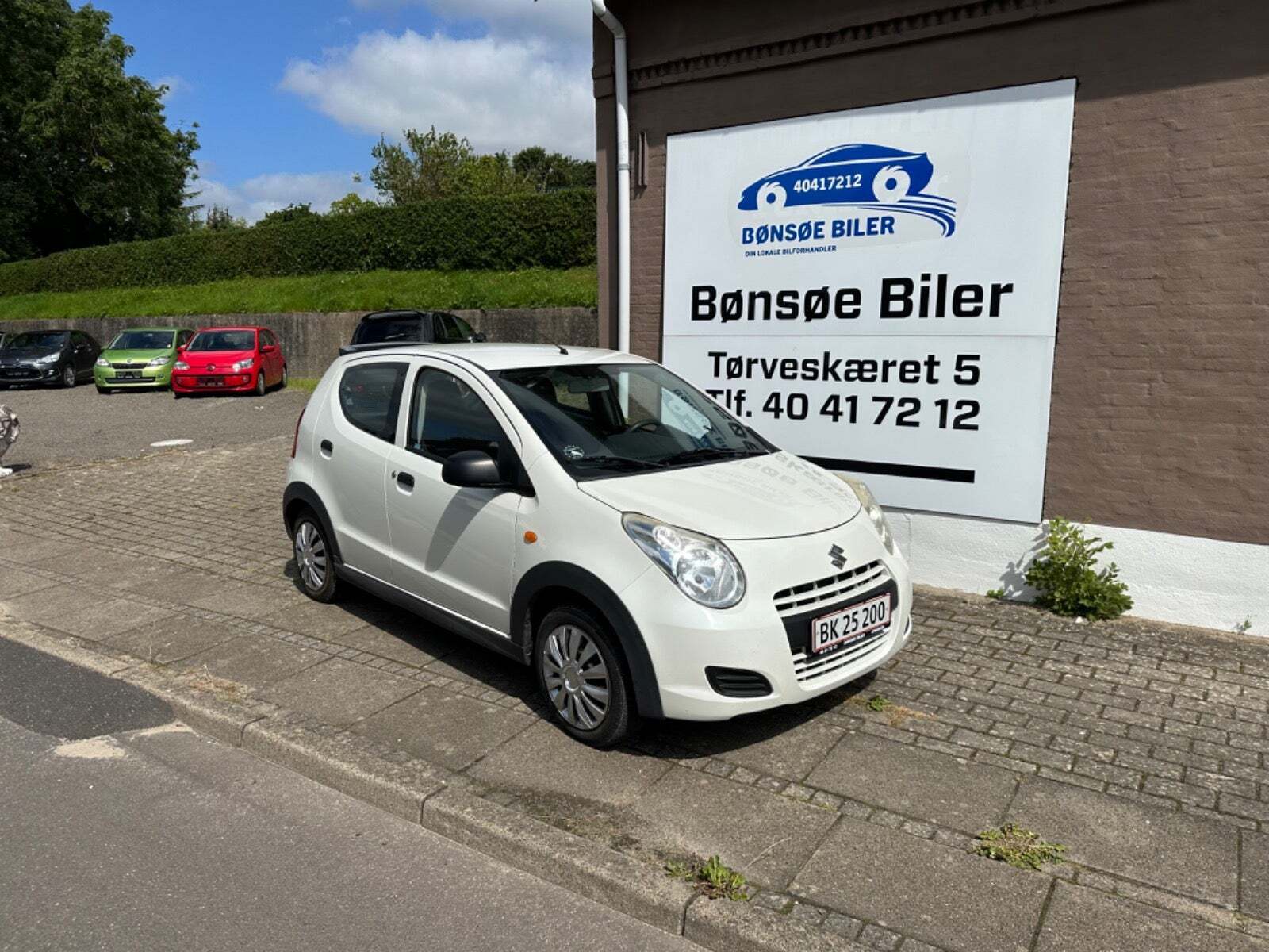 Hvid Suzuki Alto fra 2011 set udefra