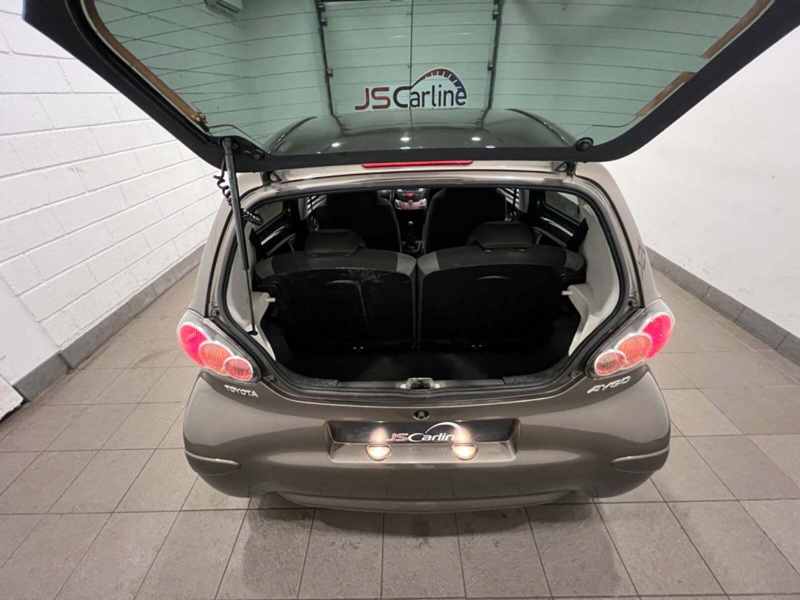 Brun Toyota Aygo fra 2014