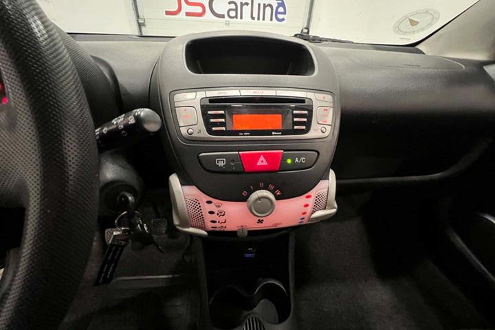 Brun Toyota Aygo fra 2014