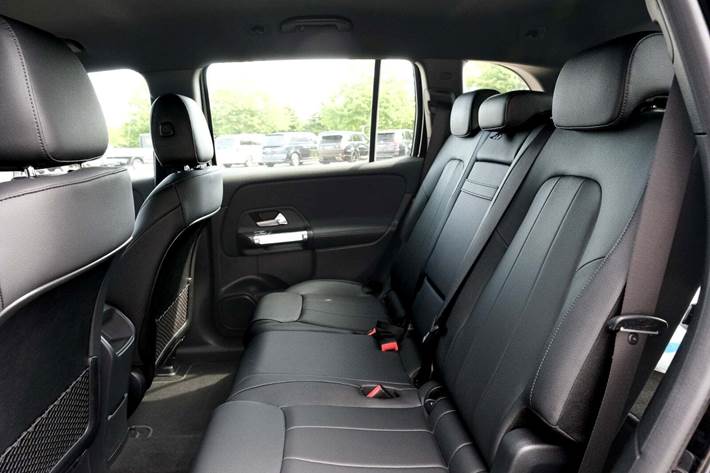 Sort Mercedes EQB300 fra 2023