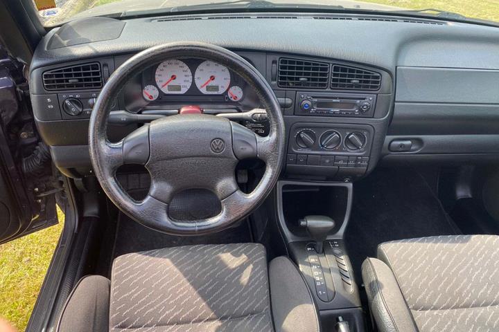 Lilla VW Golf III fra 1997 set indefra