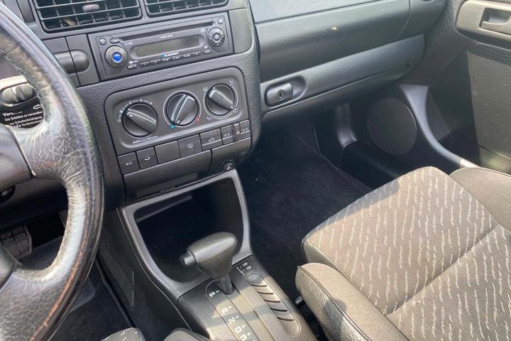 Lilla VW Golf III fra 1997 set indefra