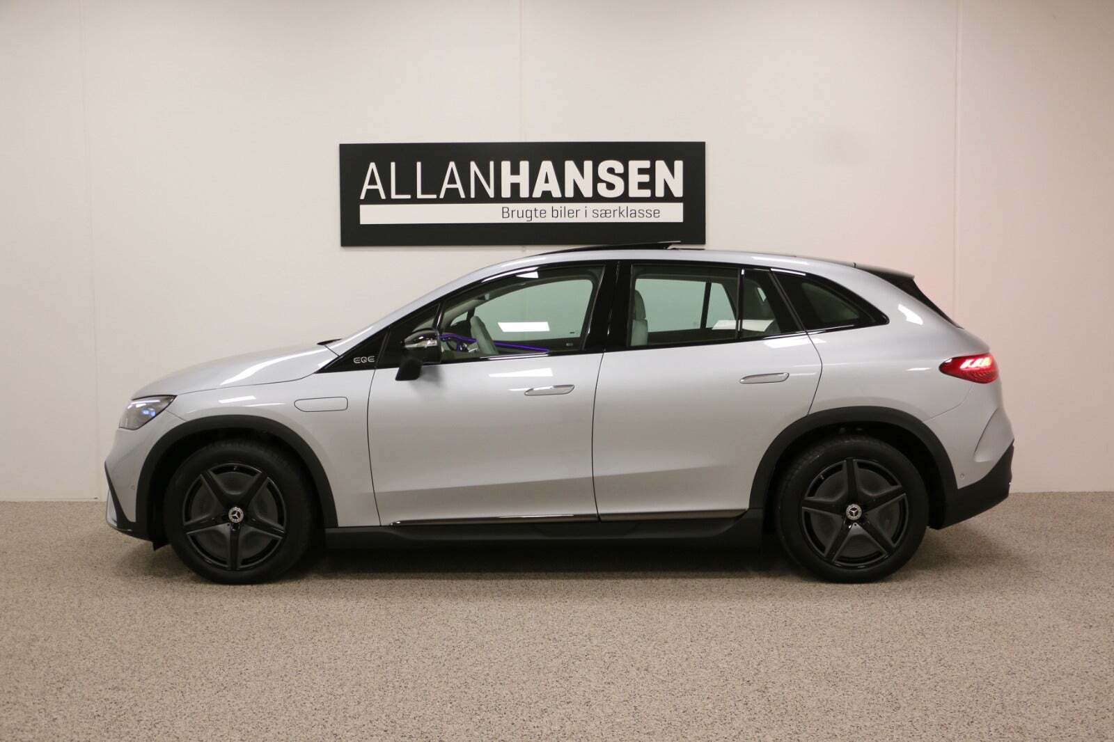 Sølv Mercedes EQE500 SUV fra 2024