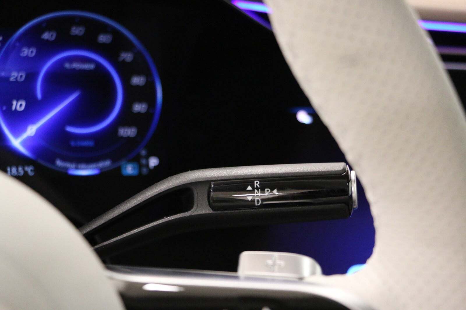 Sølv Mercedes EQE500 SUV fra 2024