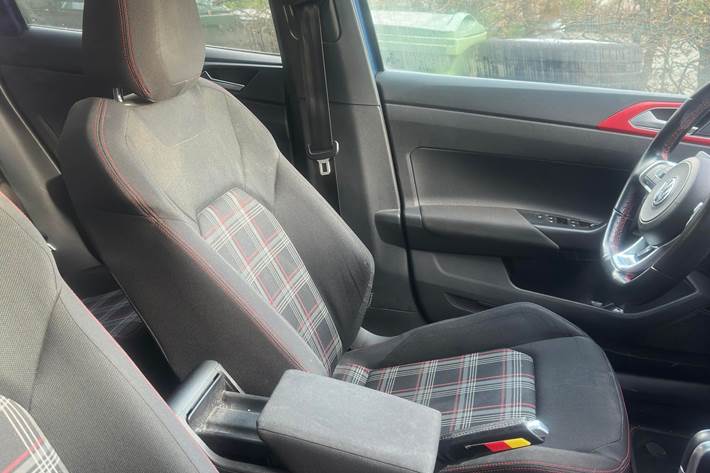 Blå VW Polo fra 2019