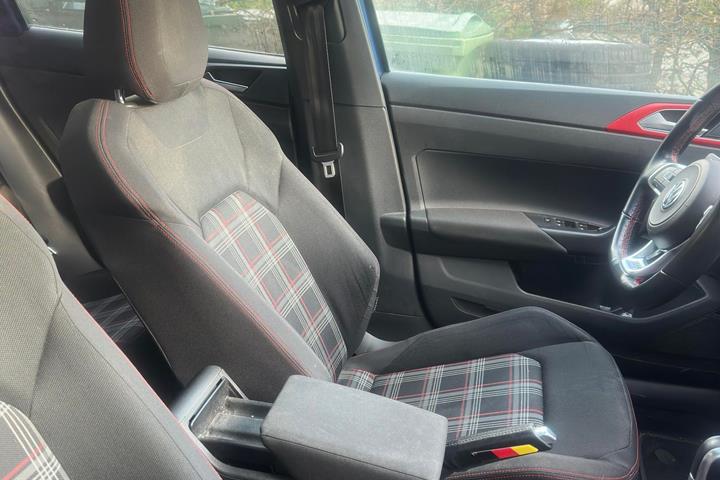 Blå VW Polo fra 2019