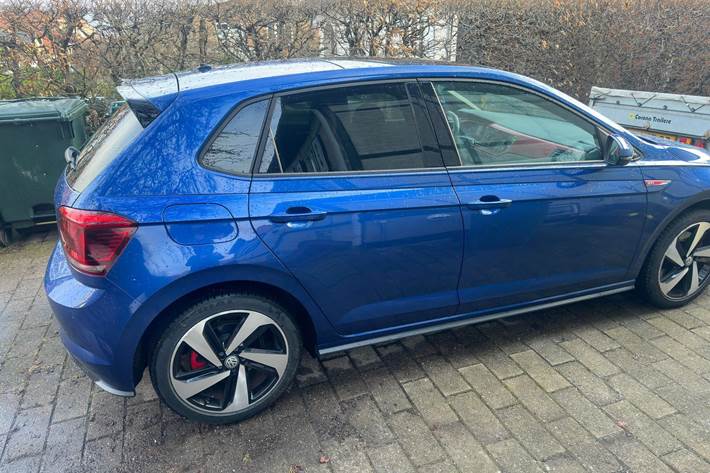 Blå VW Polo fra 2019