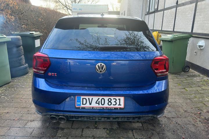 Blå VW Polo fra 2019