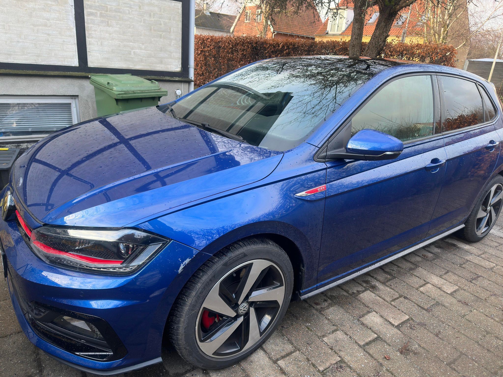 Blå VW Polo fra 2019