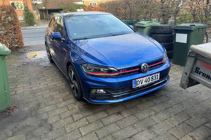 Blå VW Polo fra 2019