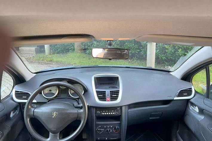 Grå Peugeot 207 fra 2008