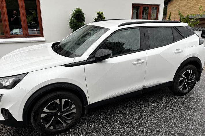 Hvid Peugeot 2008 fra 2022