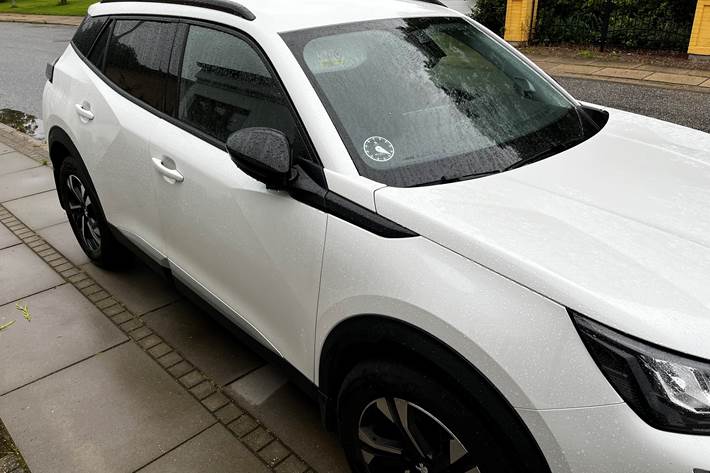 Hvid Peugeot 2008 fra 2022