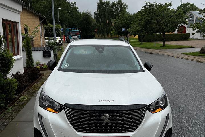 Hvid Peugeot 2008 fra 2022