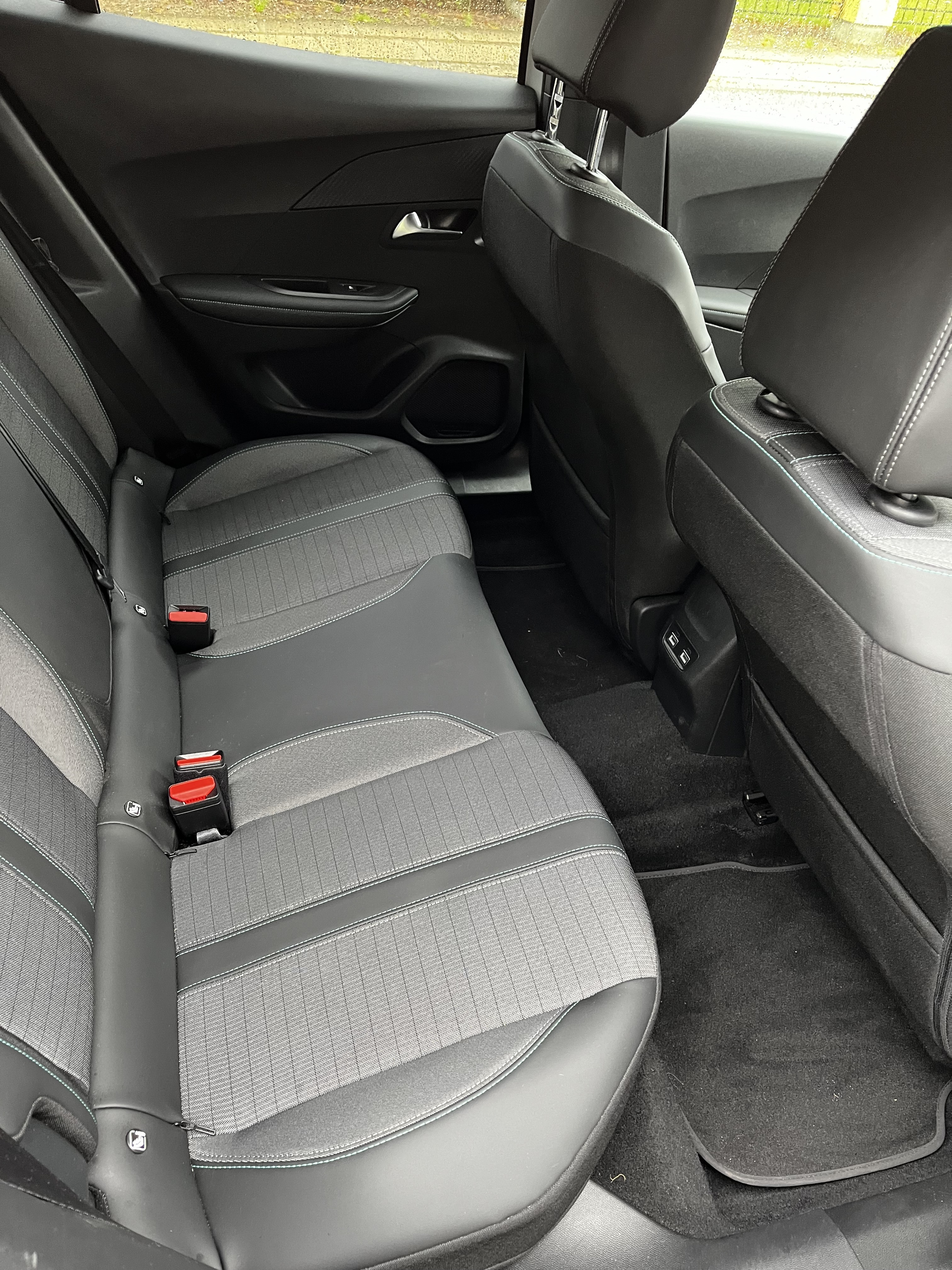 Hvid Peugeot 2008 fra 2022