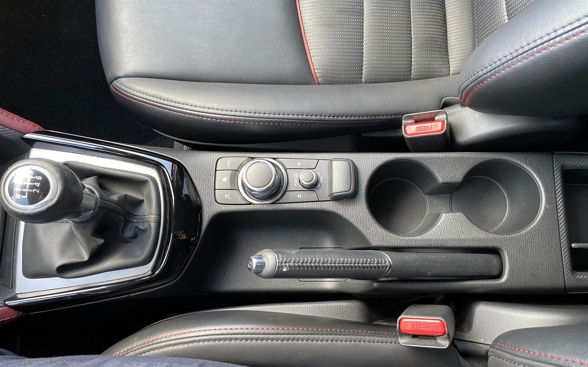 Rød Mazda CX-3 fra 2017