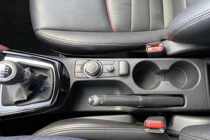 Rød Mazda CX-3 fra 2017