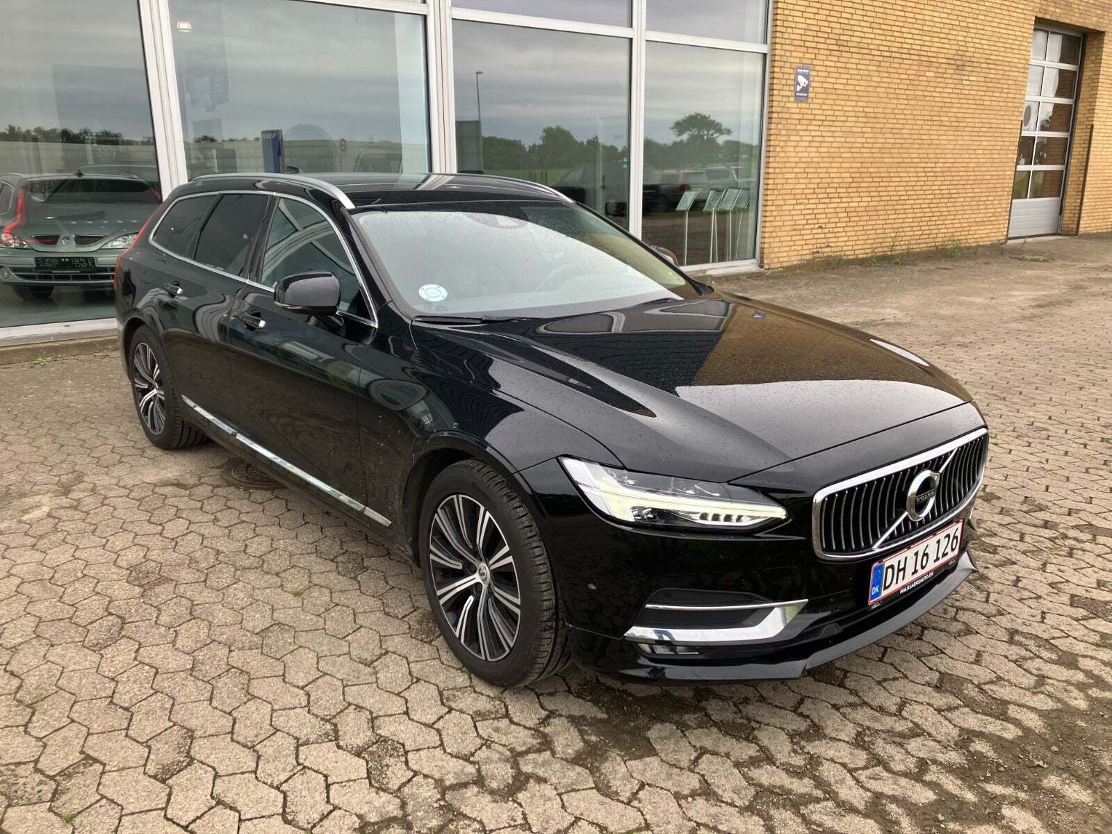 Sort Volvo V90 fra 2017 set udefra