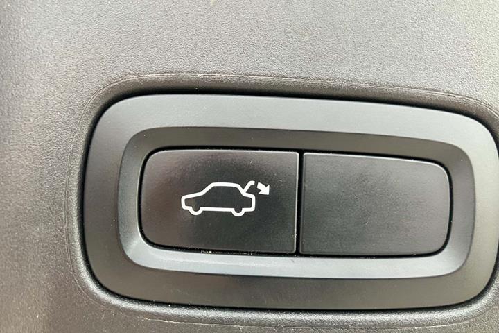 Sort Volvo V90 fra 2017 set indefra