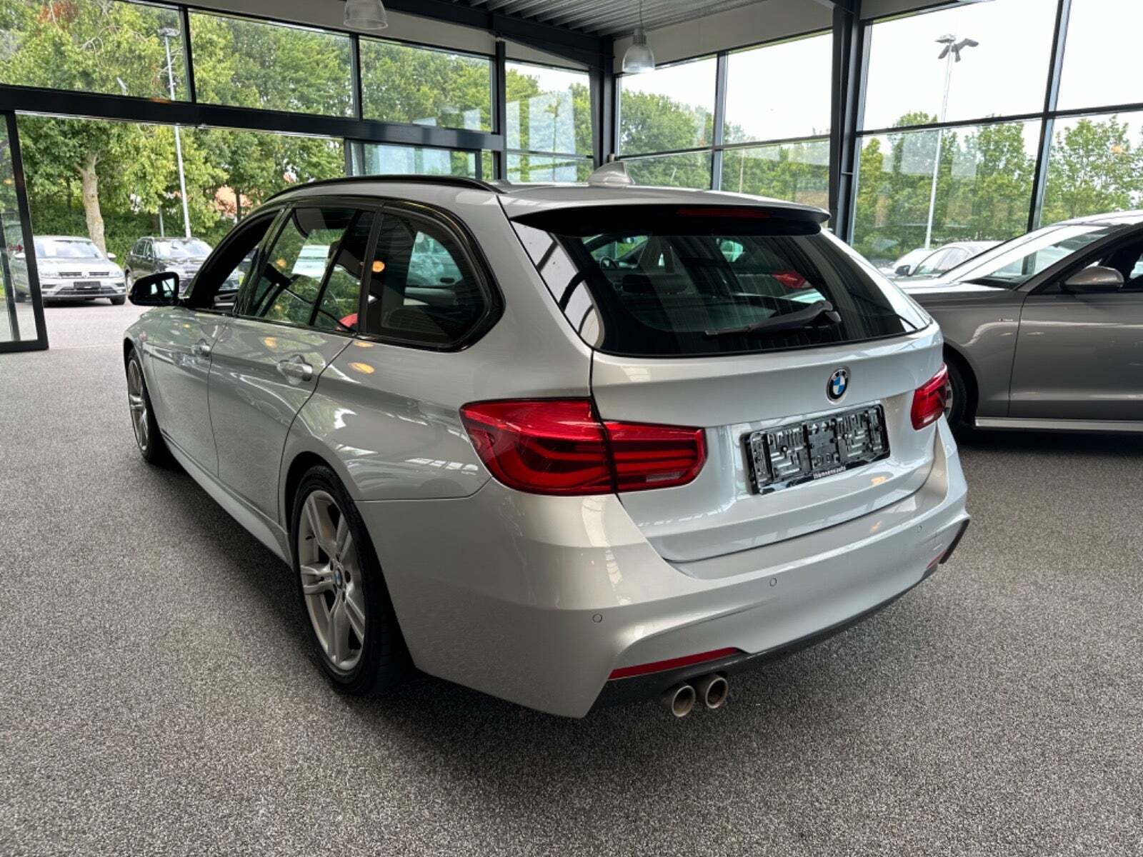 BMW 320i