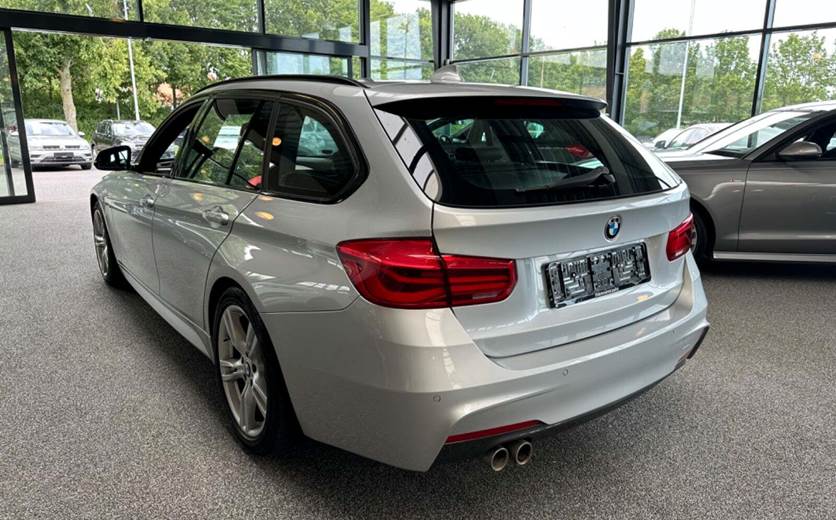 BMW 320i
