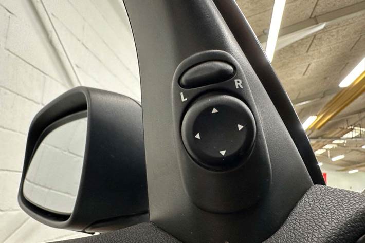 Grå Cadillac BLS fra 2006