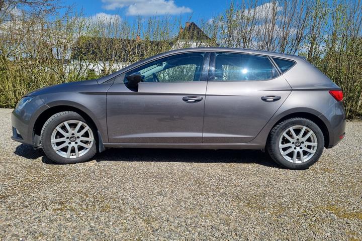 Grå Seat Leon fra 2015