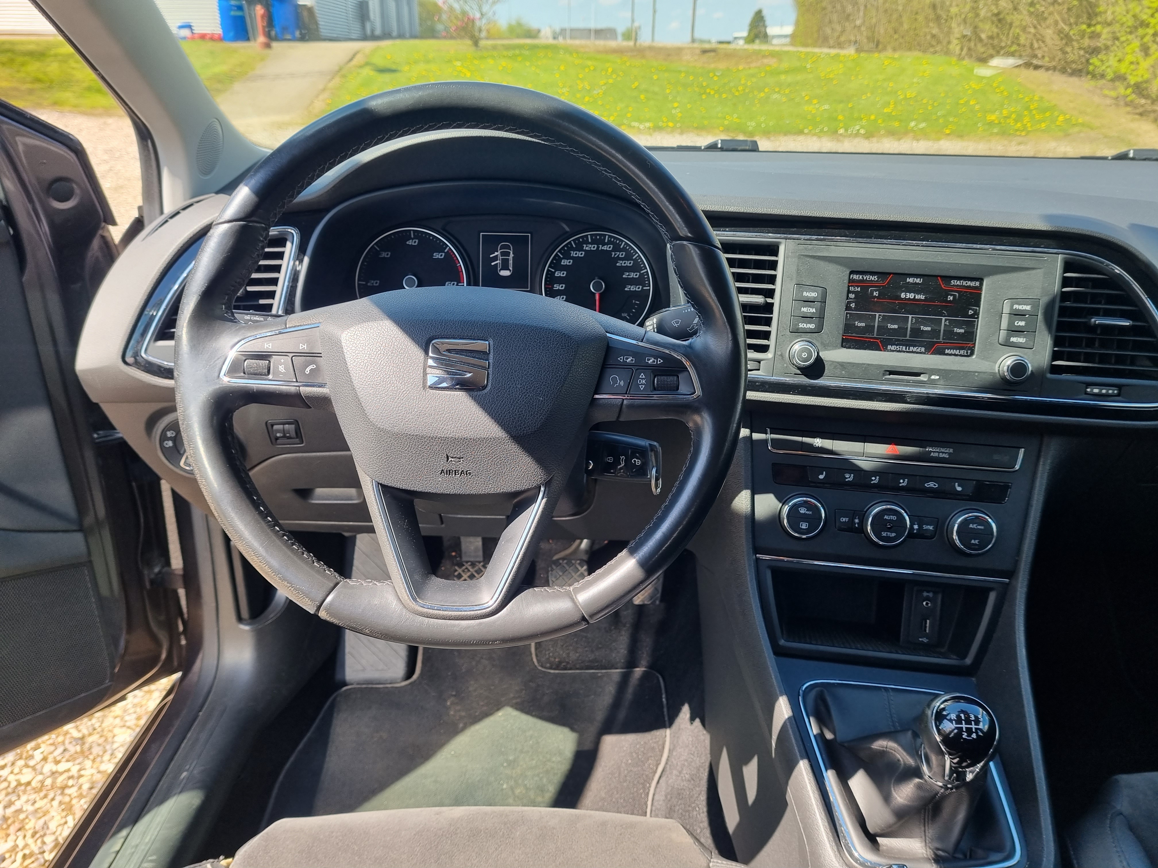 Grå Seat Leon fra 2015