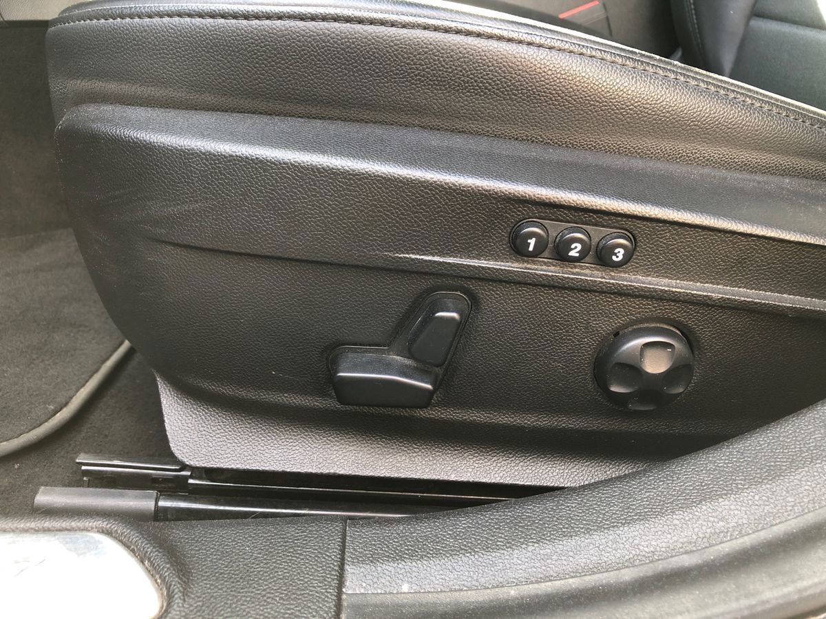 Grå Alfa Romeo Giulia fra 2018 set indefra