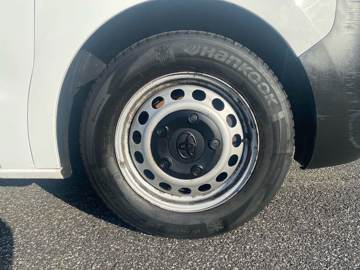 Hvid Toyota ProAce fra 2020