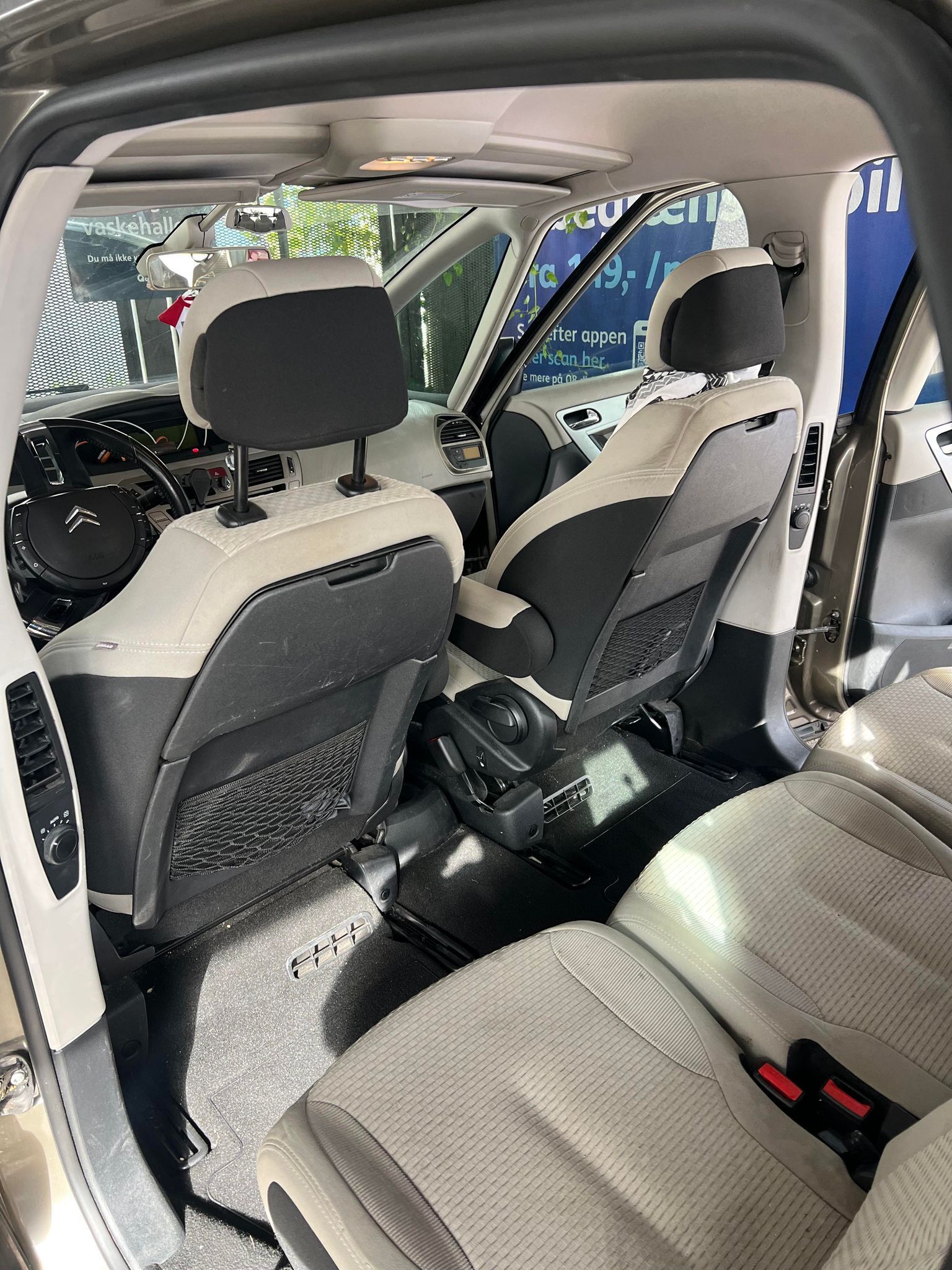 Beige Citroën C 4 fra 2009