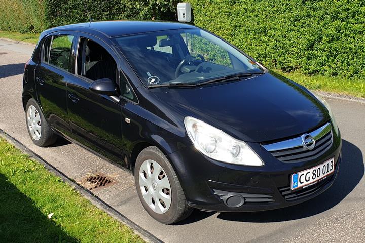 Sort Opel Corsa fra 2011