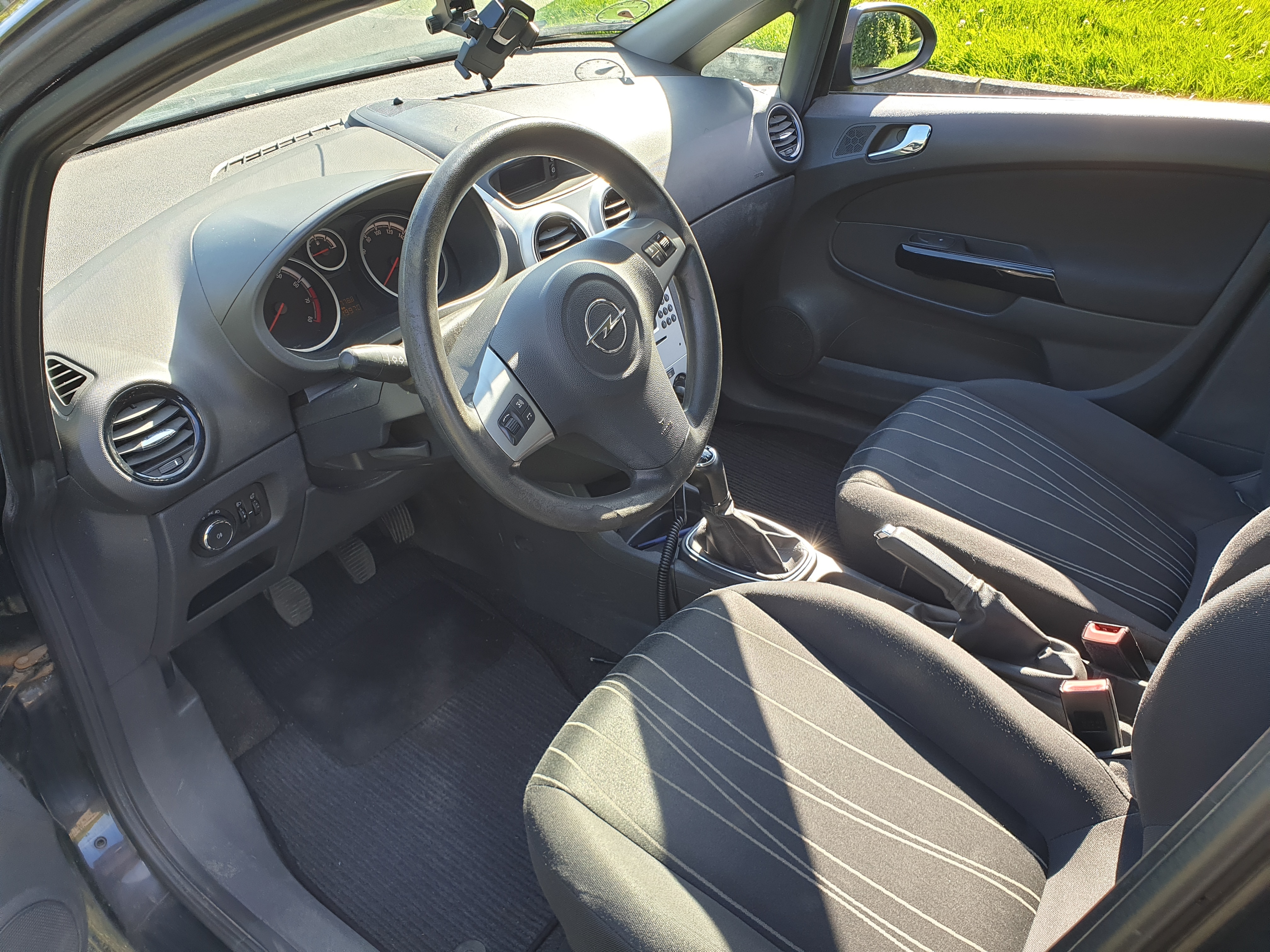 Sort Opel Corsa fra 2011