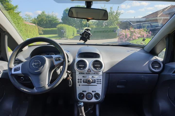Sort Opel Corsa fra 2011