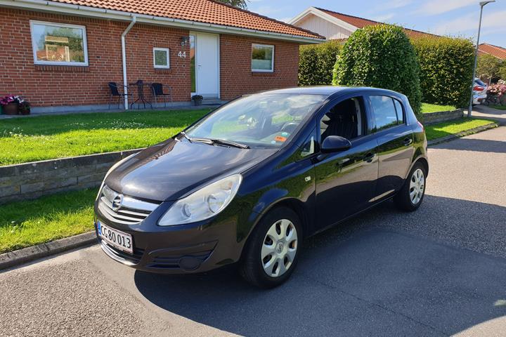 Sort Opel Corsa fra 2011