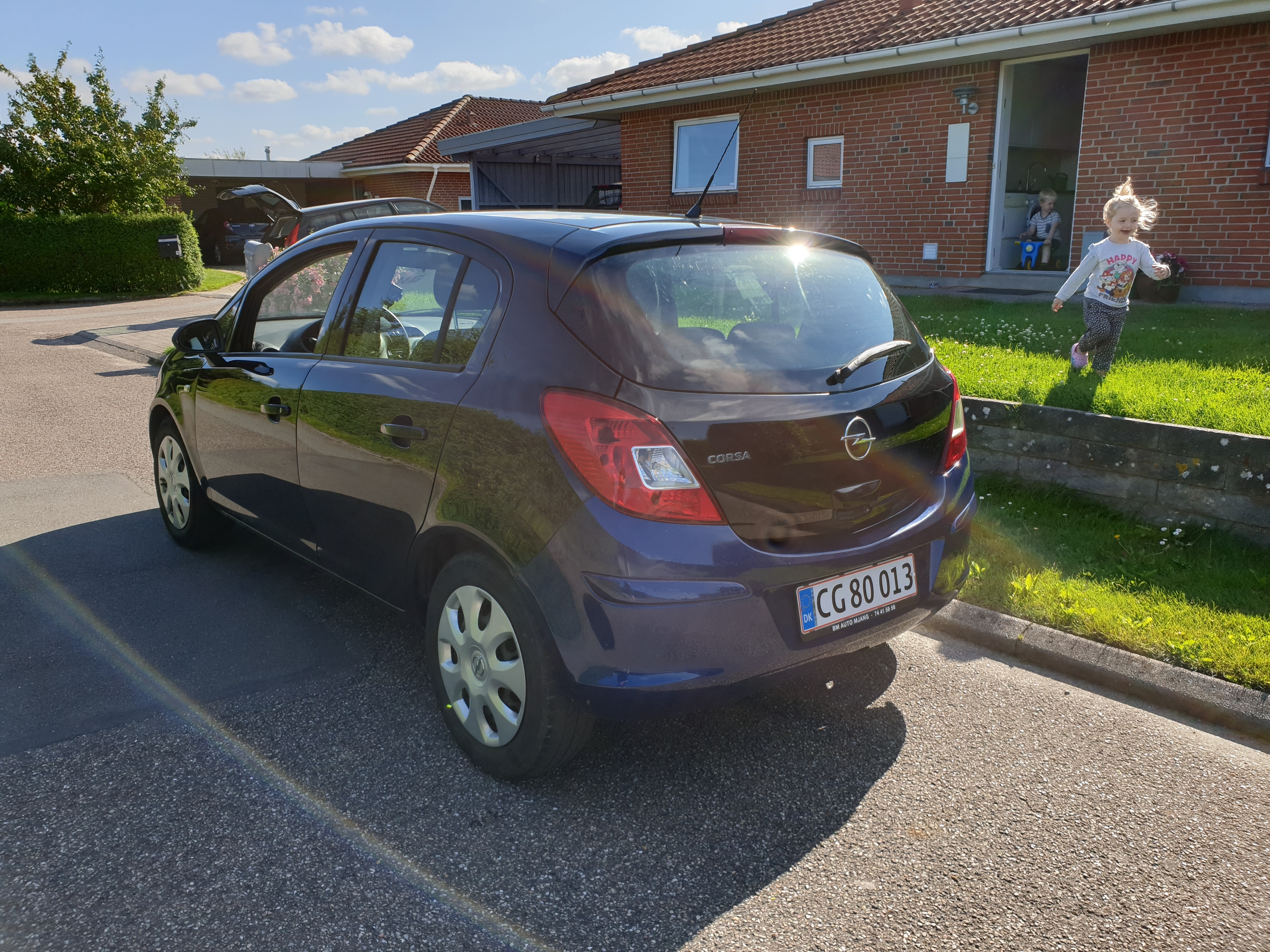 Sort Opel Corsa fra 2011