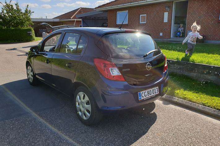 Sort Opel Corsa fra 2011