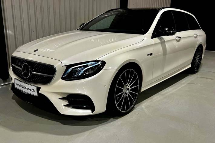 Hvid Mercedes E53 fra 2018 set udefra