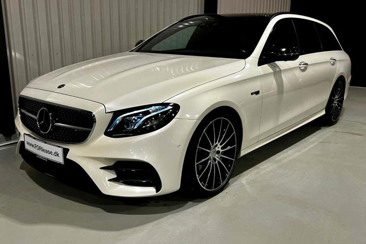 Hvid Mercedes E53 fra 2018 set udefra