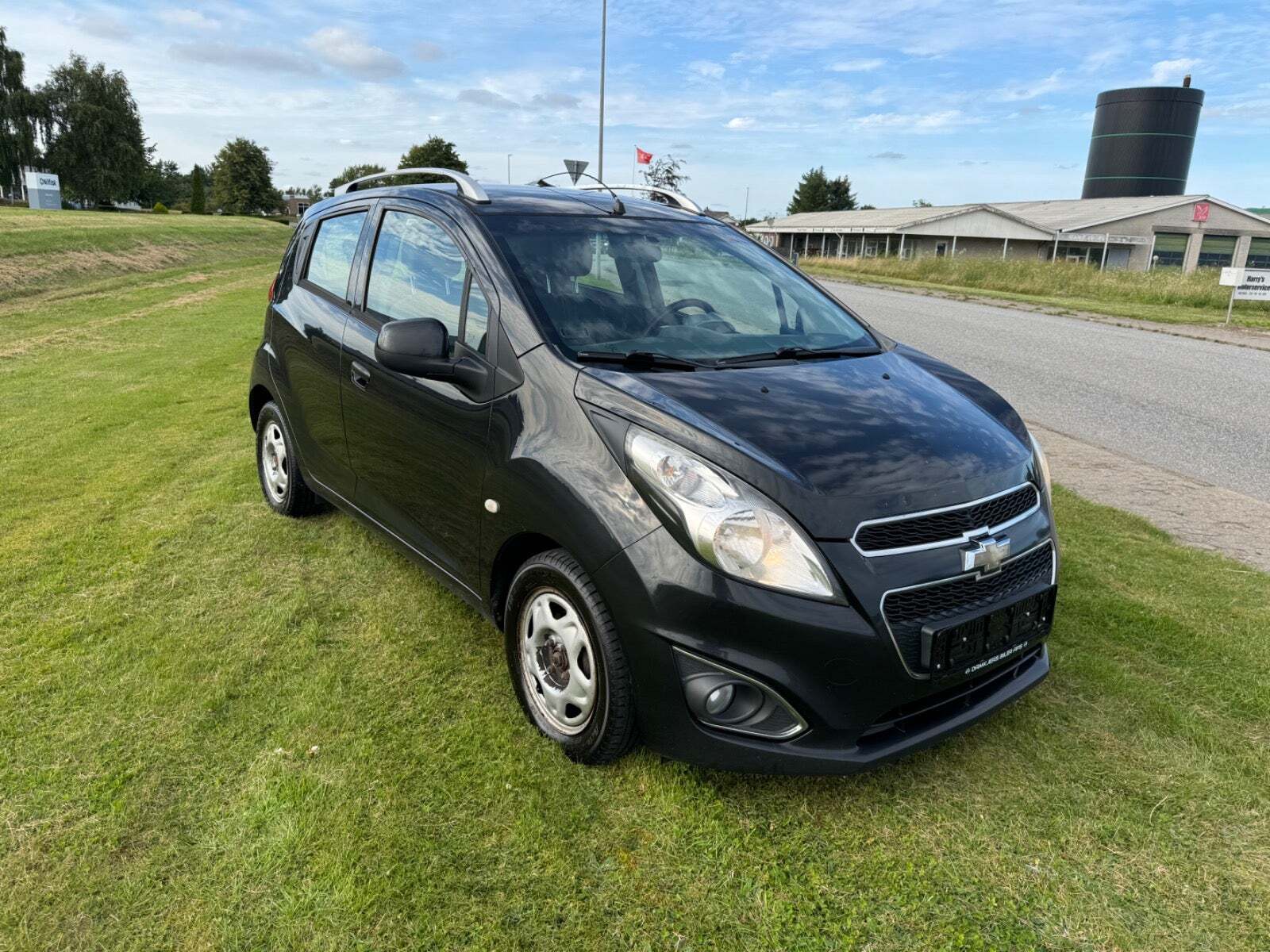 Sort Chevrolet Spark fra 2014 set udefra