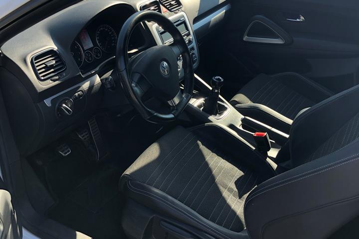 Hvid VW Scirocco fra 2008