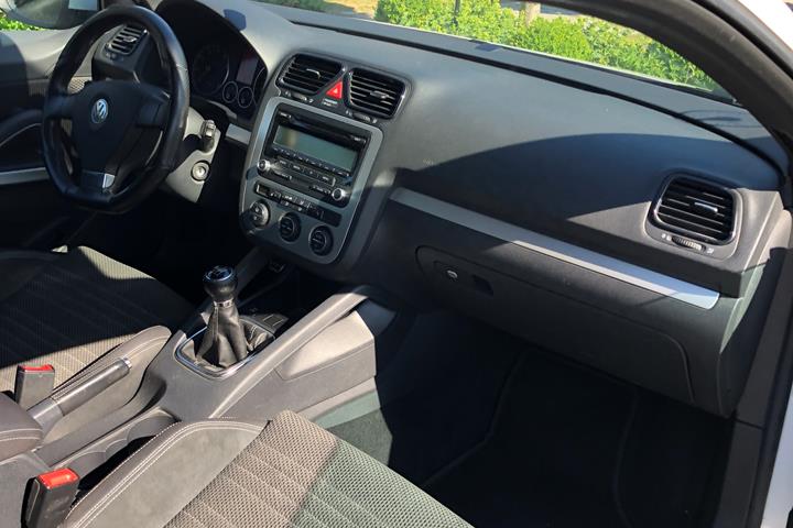 Hvid VW Scirocco fra 2008