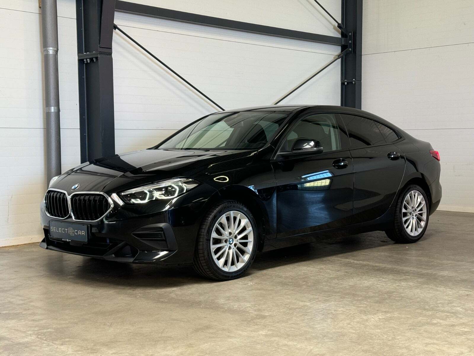 Sort BMW 218i fra 2021