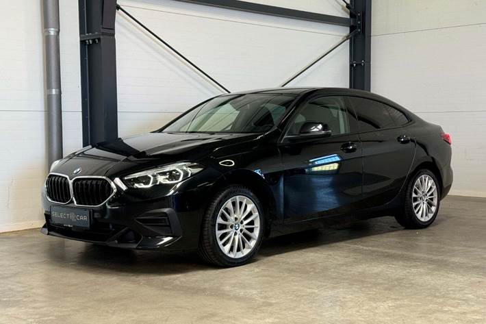Sort BMW 218i fra 2021