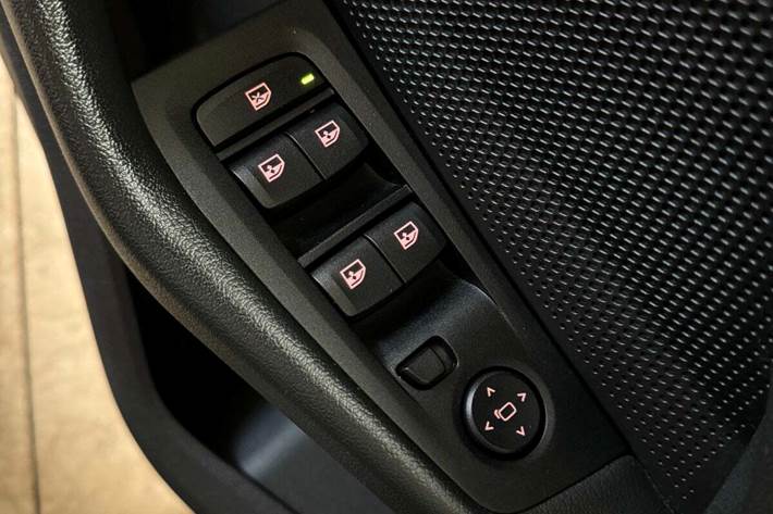 Sort BMW 218i fra 2021