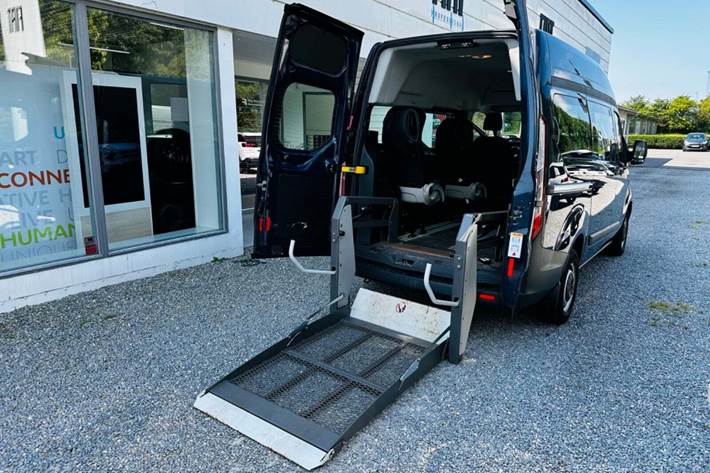 Blå Ford Transit Custom Kombi 310S fra 2016 set udefra