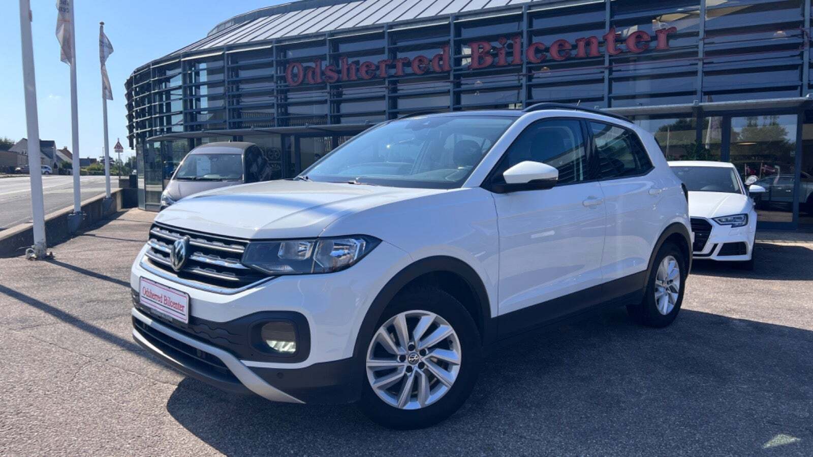 Hvid VW T-Cross fra 2020 set udefra