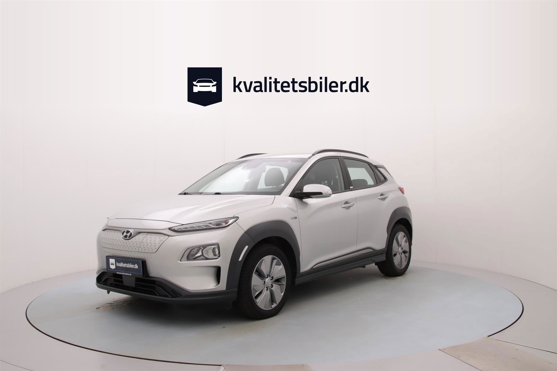 Sølv Hyundai Kona fra 2020 set udefra