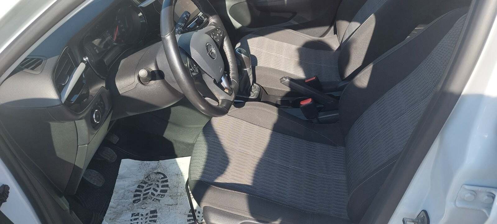 Hvid Opel Corsa fra 2020